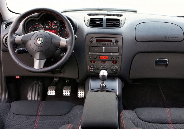 Alfa Romeo GT - каталог автомобилей