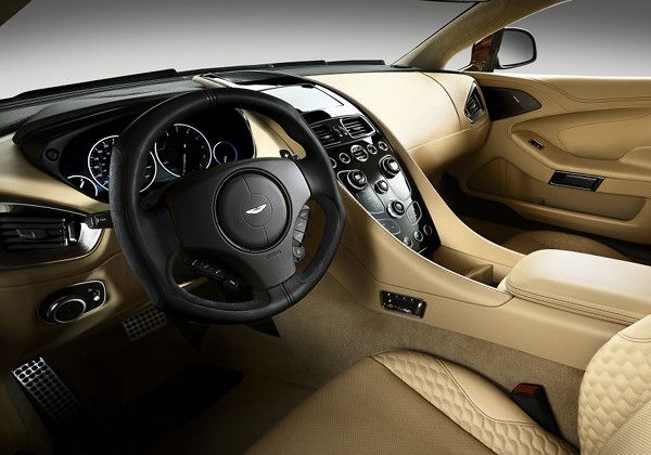 Aston Martin Vanquish -  