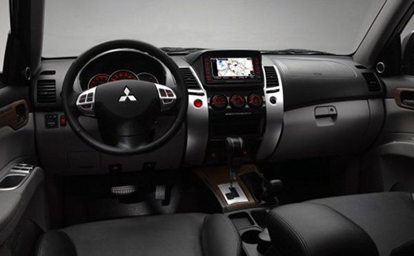 Mitsubishi Pajero Sport - , 