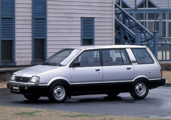 Mitsubishi Space Wagon -  
