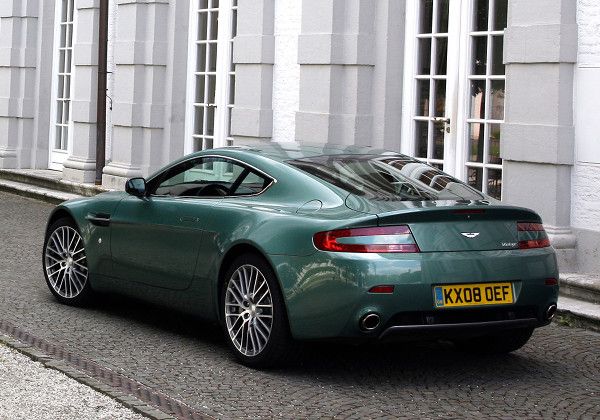 Aston Martin V8 Vantage - цена, комплектации