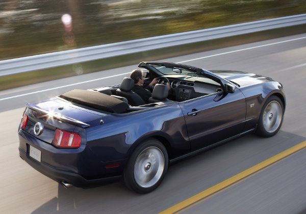 Ford Mustang Convertible - каталог автомобилей