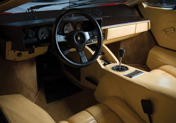 Lamborghini Countach - каталог автомобилей