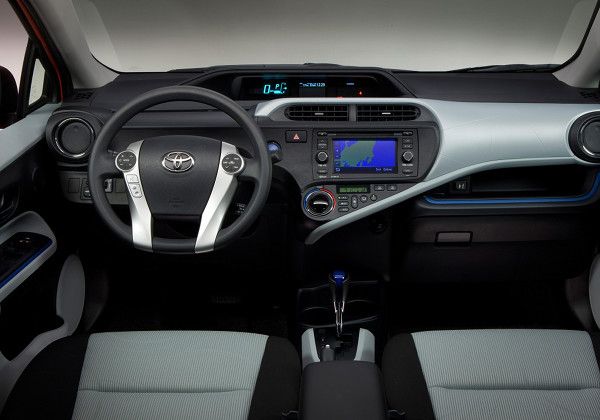 Toyota Prius c - каталог автомобилей